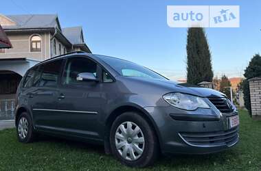 Минивэн Volkswagen Touran 2007 в Надворной