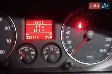 Минивэн Volkswagen Touran 2009 в 