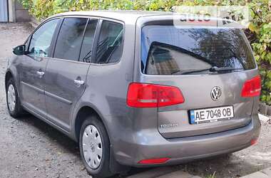 Мінівен Volkswagen Touran 2010 в Дніпрі