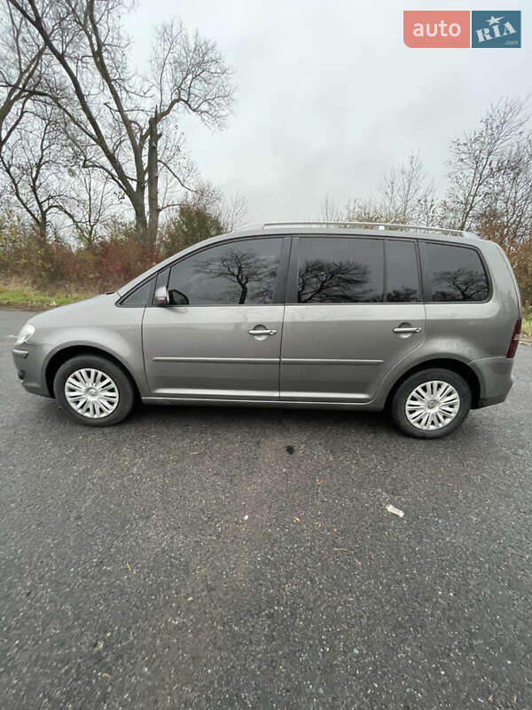 Минивэн Volkswagen Touran 2008 в Львове