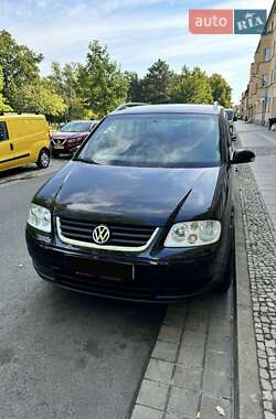 Мінівен Volkswagen Touran 2006 в Чернівцях