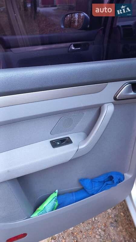 Минивэн Volkswagen Touran 2008 в Новоднестровске