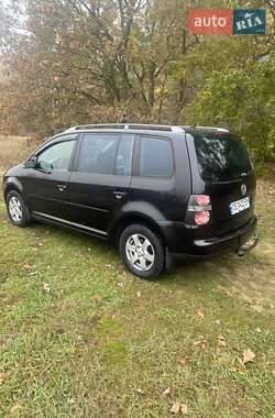 Мінівен Volkswagen Touran 2006 в Чернівцях