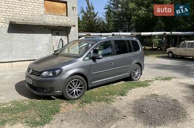 Мінівен Volkswagen Touran 2014 в Запоріжжі