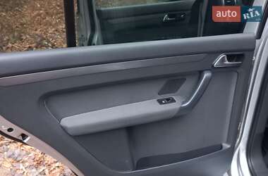 Мінівен Volkswagen Touran 2012 в 