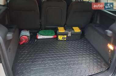 Мінівен Volkswagen Touran 2012 в 