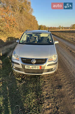 Мінівен Volkswagen Touran 2009 в Запоріжжі