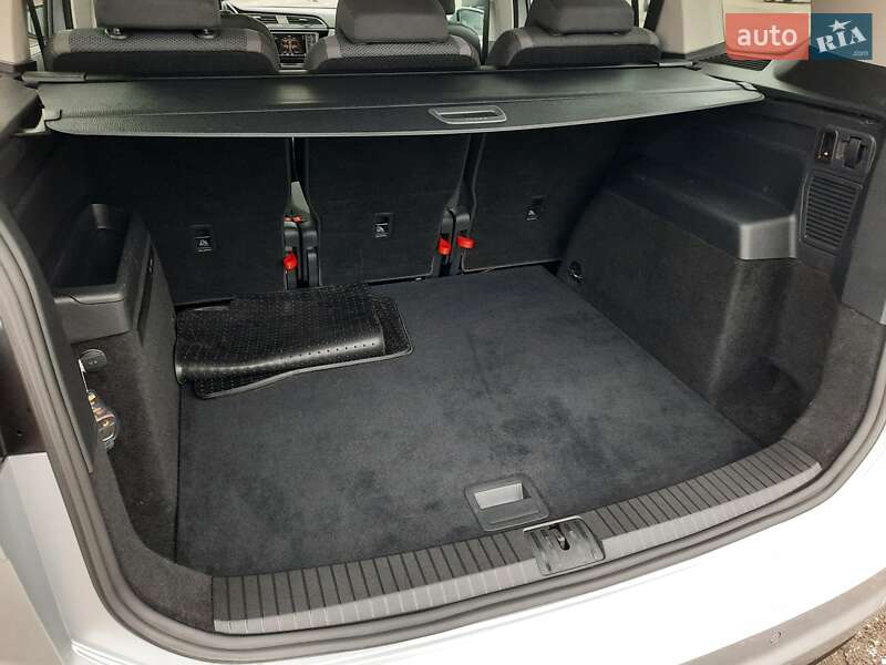 Микровэн Volkswagen Touran 2016 в Виннице