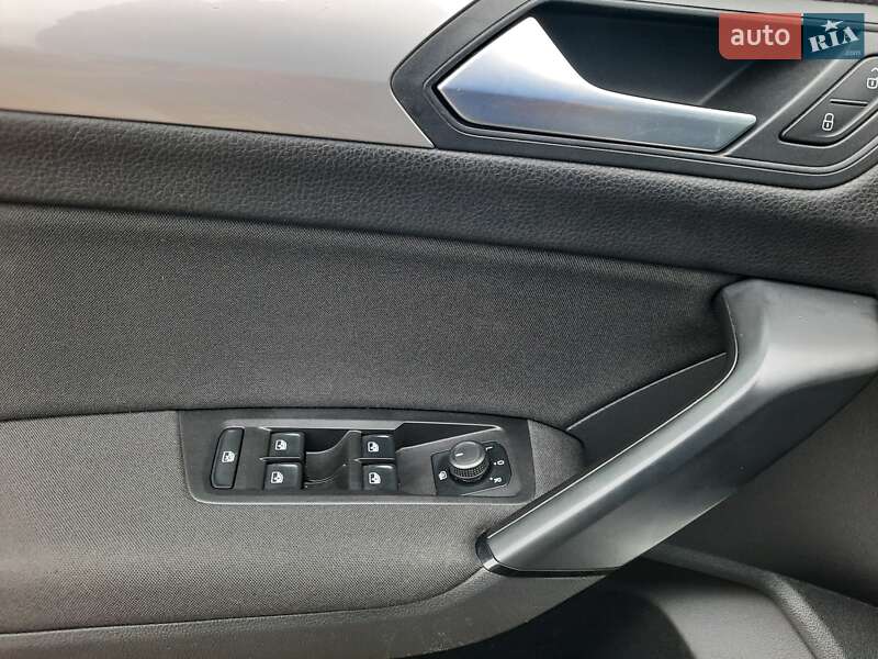 Микровэн Volkswagen Touran 2016 в Виннице