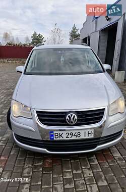 Минивэн Volkswagen Touran 2008 в Чабеле