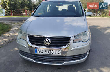 Мінівен Volkswagen Touran 2008 в Ратному