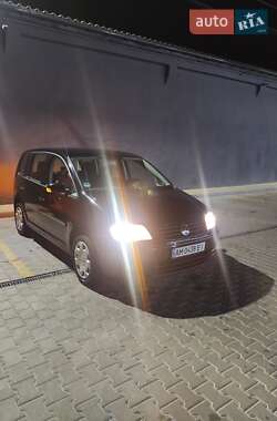 Мінівен Volkswagen Touran 2004 в Житомирі