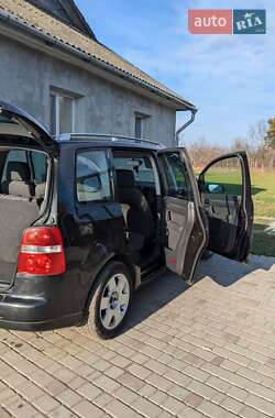 Мінівен Volkswagen Touran 2003 в Тиврову