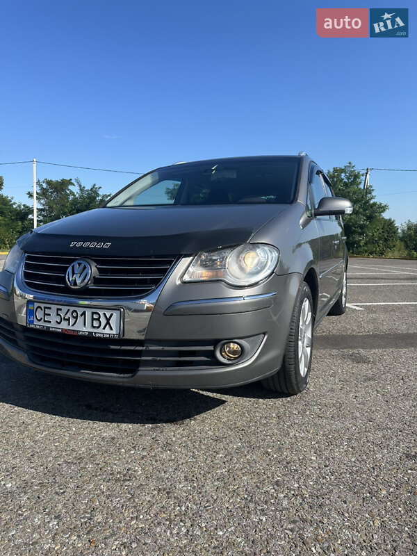 Минивэн Volkswagen Touran 2007 в Черновцах