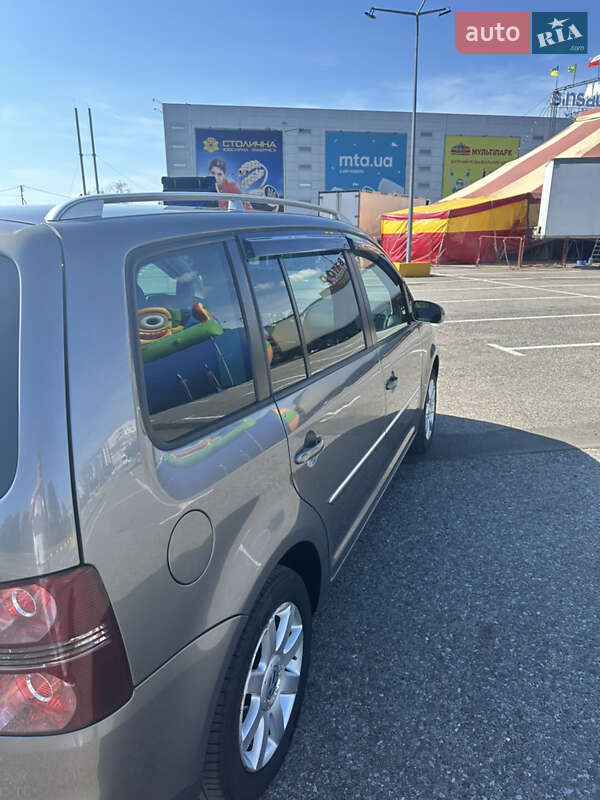 Минивэн Volkswagen Touran 2007 в Черновцах