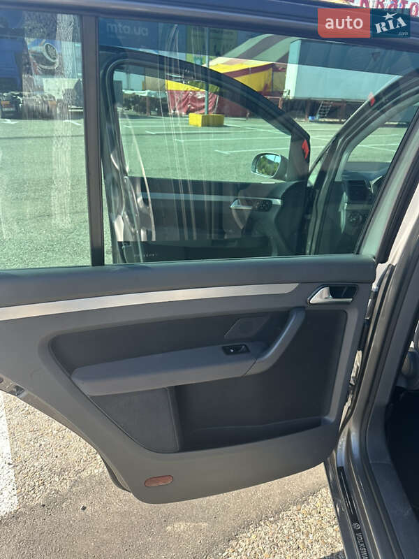 Минивэн Volkswagen Touran 2007 в Черновцах