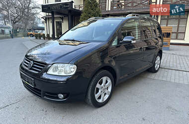 Мінівен Volkswagen Touran 2004 в Чернівцях