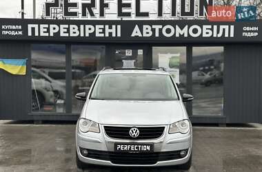 Мінівен Volkswagen Touran 2010 в Чернівцях