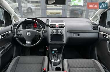 Мінівен Volkswagen Touran 2010 в Чернівцях