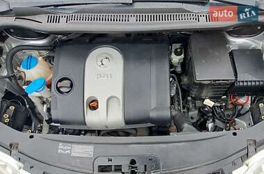 Минивэн Volkswagen Touran 2004 в 