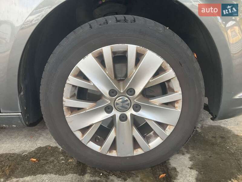 Минивэн Volkswagen Touran 2013 в Киеве