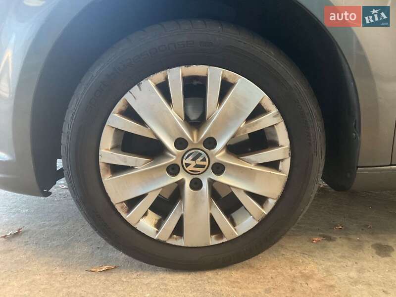 Минивэн Volkswagen Touran 2013 в Киеве