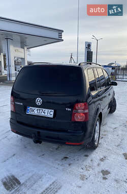 Минивэн Volkswagen Touran 2007 в Вараше