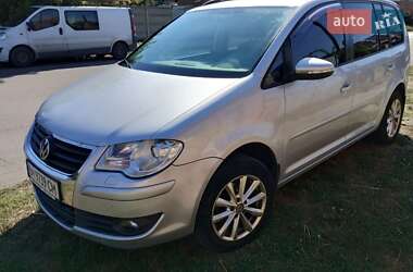 Минивэн Volkswagen Touran 2010 в Сумах