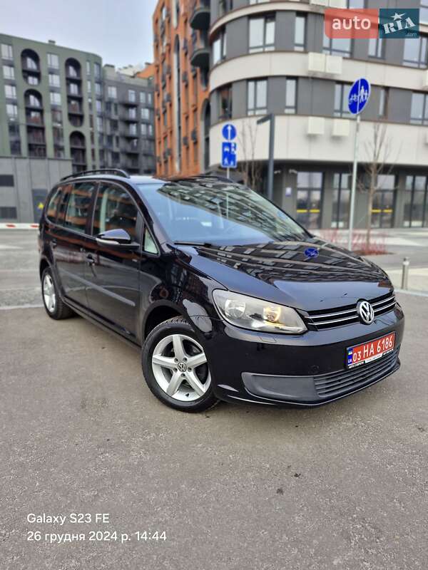 Минивэн Volkswagen Touran 2014 в Киеве