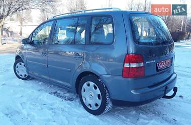 Минивэн Volkswagen Touran 2004 в Хороле