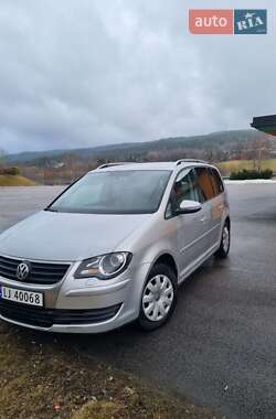 Мінівен Volkswagen Touran 2010 в Гнівані