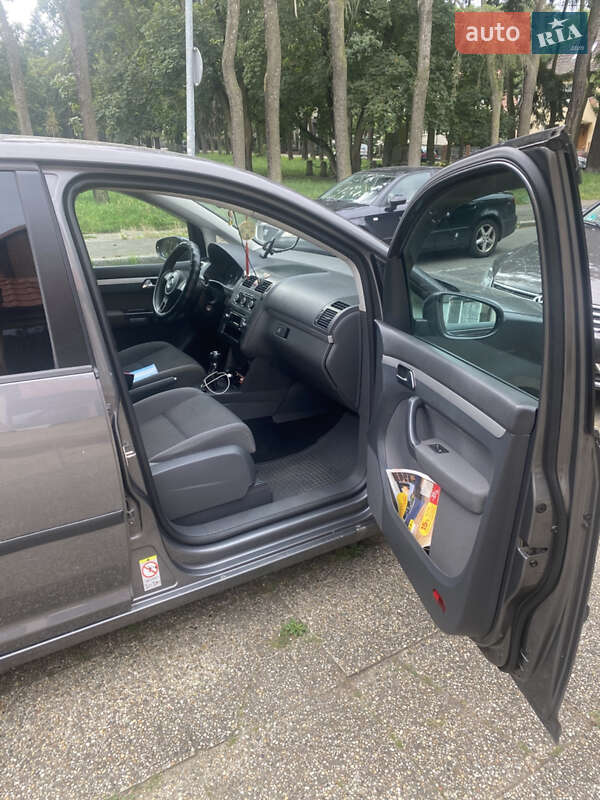 Минивэн Volkswagen Touran 2011 в Новой Ушице