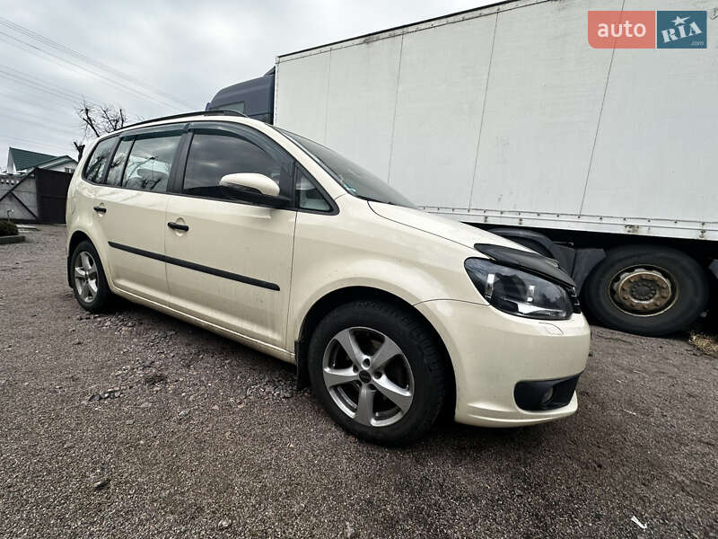 Мінівен Volkswagen Touran 2015 в Черкасах