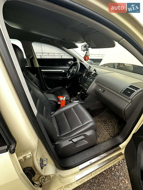 Мінівен Volkswagen Touran 2015 в Черкасах