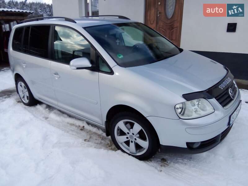Минивэн Volkswagen Touran 2003 в Монастыриске