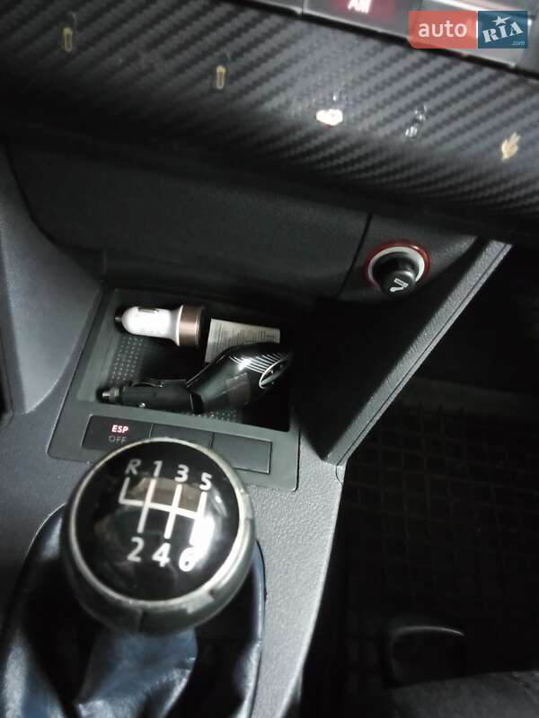 Минивэн Volkswagen Touran 2003 в Монастыриске
