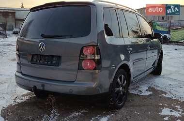 Минивэн Volkswagen Touran 2004 в Нововолынске