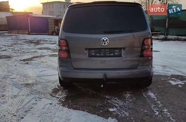 Минивэн Volkswagen Touran 2004 в Нововолынске