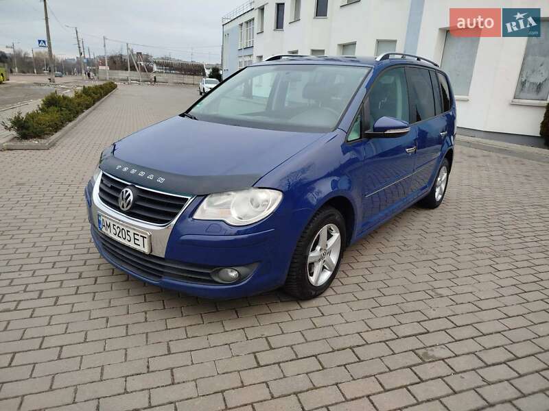 Мінівен Volkswagen Touran 2009 в Житомирі