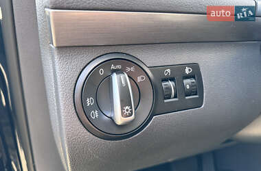 Минивэн Volkswagen Touran 2011 в 