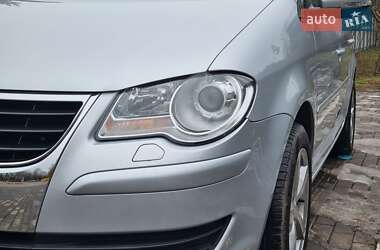 Мінівен Volkswagen Touran 2009 в Луцьку