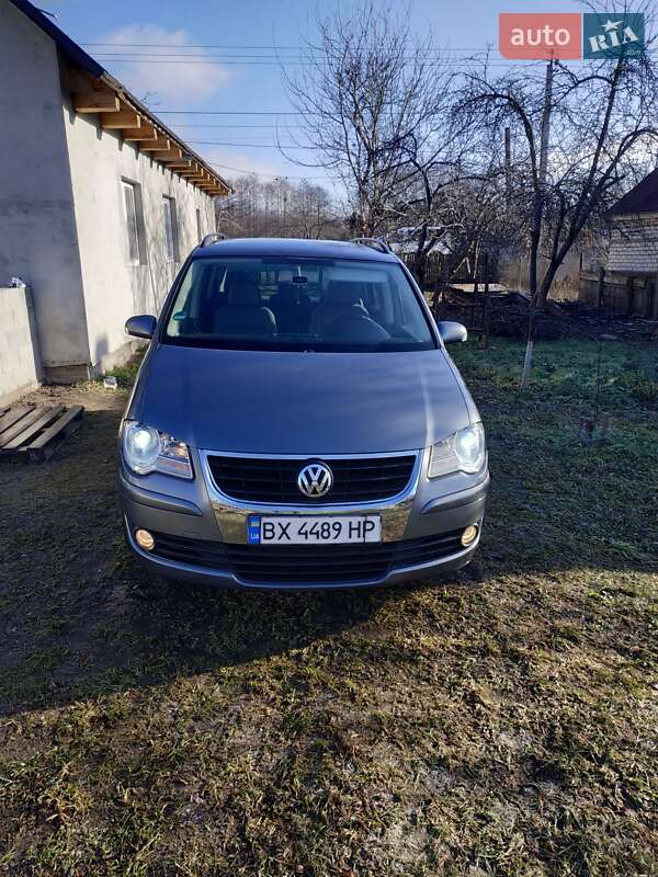 Мінівен Volkswagen Touran 2007 в Нетішині