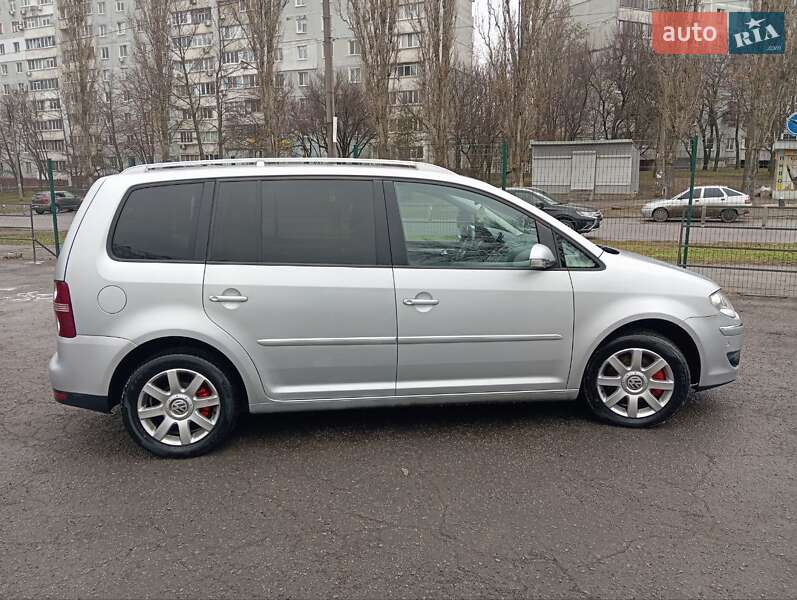 Минивэн Volkswagen Touran 2008 в Запорожье