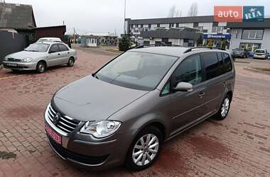 Мінівен Volkswagen Touran 2008 в Сарнах