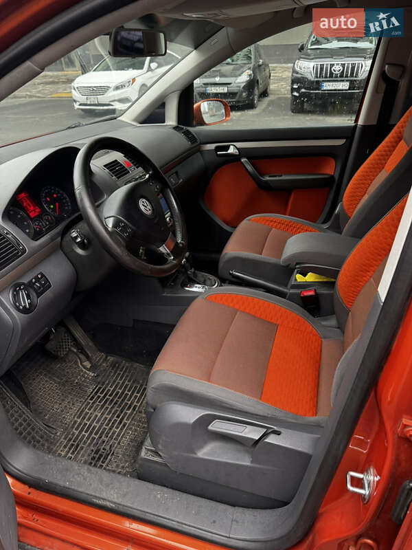 Минивэн Volkswagen Touran 2008 в Киеве