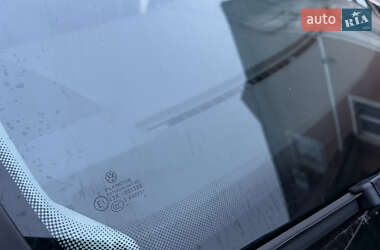 Мінівен Volkswagen Touran 2014 в 