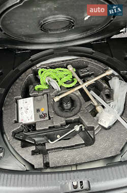 Минивэн Volkswagen Touran 2012 в 