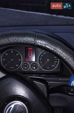 Минивэн Volkswagen Touran 2004 в 