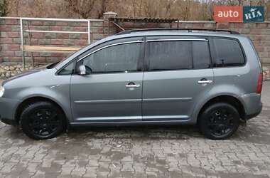 Минивэн Volkswagen Touran 2004 в Волочиске