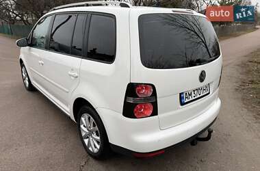 Минивэн Volkswagen Touran 2010 в Житомире